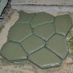 Так как мы использовали пластификатор и раствор делали густым, через 15-20 минут можно снимать форму