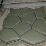 Вот первая плита и готова! Оставляем застывать на сутки, после чего активно начинаем пользоваться