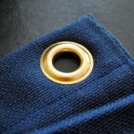 Устанавливаем люверсы