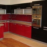 Угловая красно-черная кухня. Фото 16
