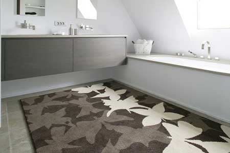 Большой ковер в ванную