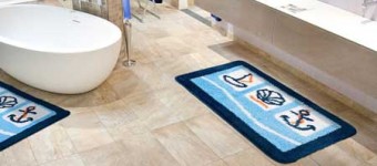 Голубые коврики для ванной комнаты