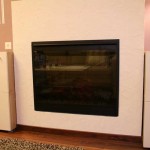 Электро камин в центре гостиной. Фото