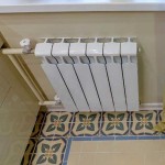 Пол отделан не однотонной плиткой. Очень красиво. Фото