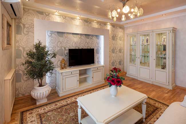 Короб из гипсокартона для телевизора. Белая мебель в дизайне гостиной Короб из гипсокартона для телевизора. Белая мебель в дизайне гостиной