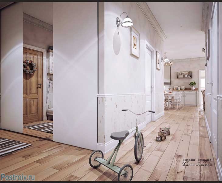 Коридор в стиле прованс. Белый двери и настенный светильник. Фото Коридор в стиле прованс. Белый двери и настенный светильник. Фото