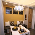 Декорирование кухни: зеркала на стенах, оригинальные чехлы на подушках, шторы на кухне - Фото