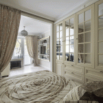 Большая двуспальная кровать и шкаф в отдельной спальне в квартире студии 30 кв. м. - Фото