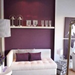 Ниша из гипсокартона фиолетового цвета. Фото