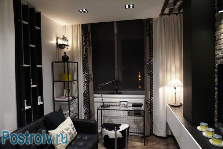 В гостиной нет центрального светильника, вместо этого используются точечные - Фото В гостиной нет центрального светильника, вместо этого используются точечные - Фото