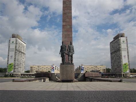 Площадь Победы и Памятник "Ангел победы"