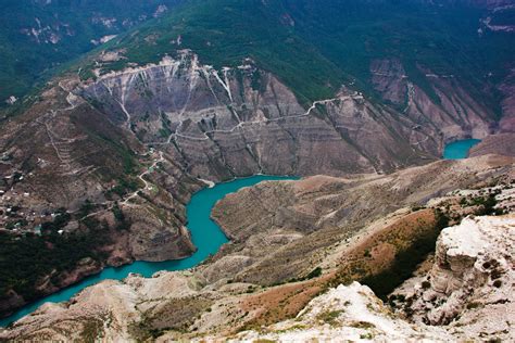 Путешествие в горы и поиск заброшенного города