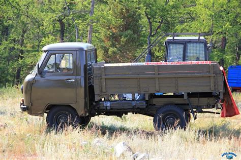 УАЗ 3303 бортовой с деревянным кузовом на металлолом