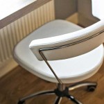 Рабочая зона в спальне. Фото