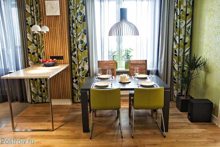 Зона столовой на кухне двухкомнатной квартиры 65 кв. м. Фото
