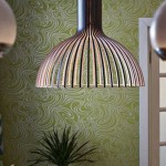 Основное освещение на кухне в виде деревянного абажура