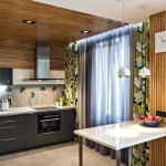 Зеленые шторы на кухне. Интерьер 2-комнатной квартиры