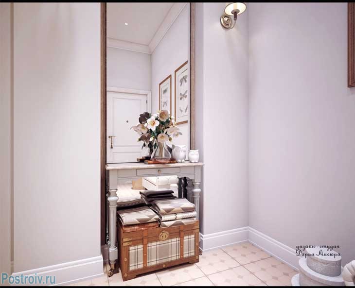 Красивая плитка на полу в коридоре. Бра возле большого зеркала. Фото интерьера однокомнатной квартиры