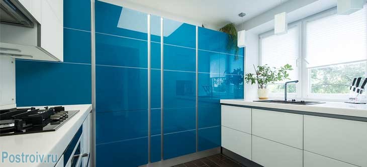 Синяя кухня. Фото