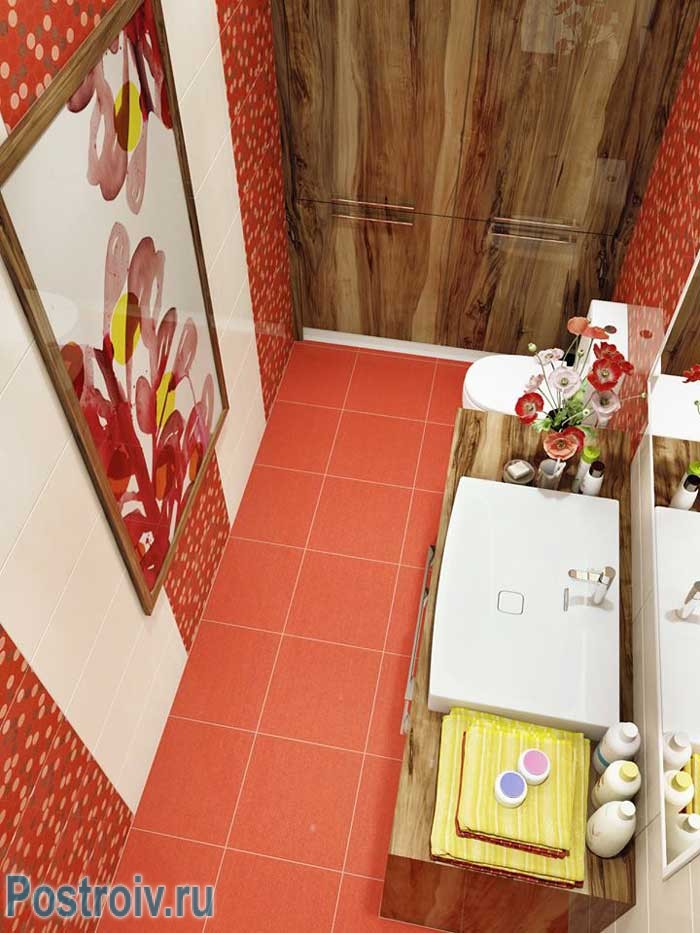 Морковно-красный цвет в ванной. Фото