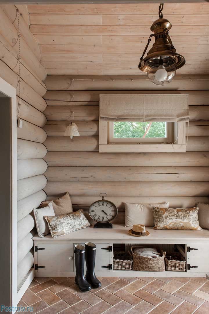 Ретро светильник в интерьере загородного дома. Фото Ретро светильник в интерьере загородного дома. Фото