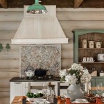 Кухонная зона. Дизайн загородного сруба. Фото