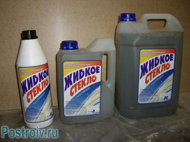 Жидкое стекло разливают в канистры и бутылки - Фото Жидкое стекло разливают в канистры и бутылки - Фото