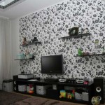 Черно-белые обои в зале. Фото