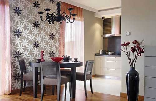 Комбинированные обои на кухне Комбинированные обои на кухне