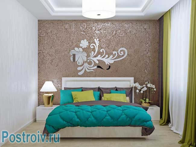 Комбинированные обои в спальне разных цветов Комбинированные обои в спальне разных цветов