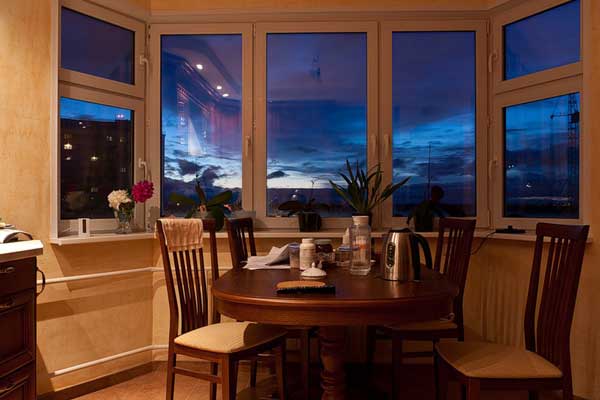 Обеденная зона кухни в эркере п44т квартиры в Москве Обеденная зона кухни в эркере п44т квартиры в Москве