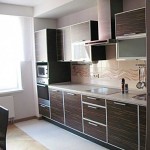 Фото интерьера кухни 6 кв.м. с газовой колонкой