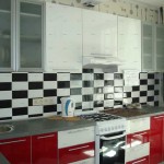 Фото интерьера кухни 6 кв.м. с газовой колонкой