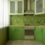 Угловая кухня с колонкой салатовая