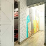 Отделка коридорчика белым кирпичом. Фото