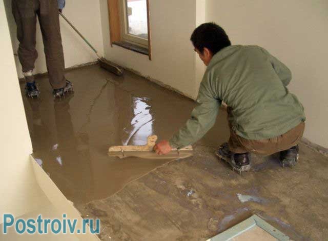 Как сделать наливной пол своими руками: заливка первого слоя
