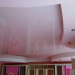 Двухуровневый потолок глянцевый розовый
