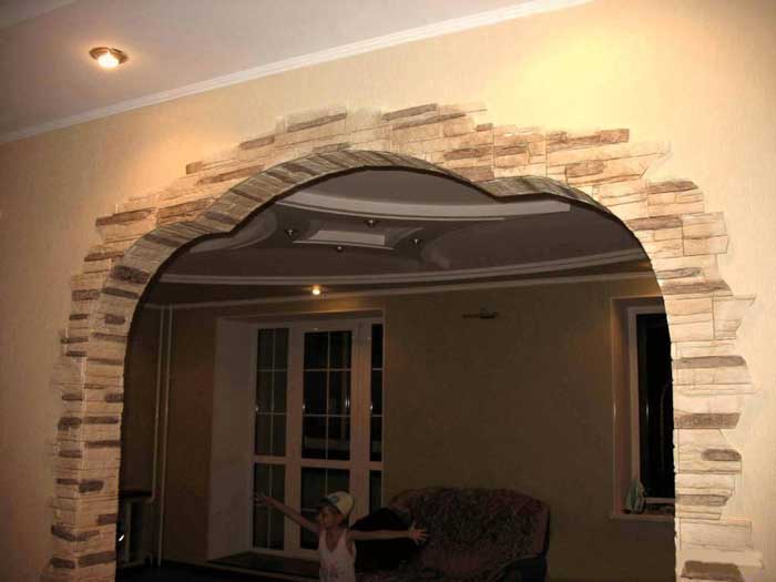 Арка отделанная декоративным камнем