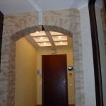 Отделка арки декоративным камнем
