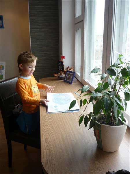 Идея широкого стола - подоконника своими руками Идея широкого стола - подоконника своими руками