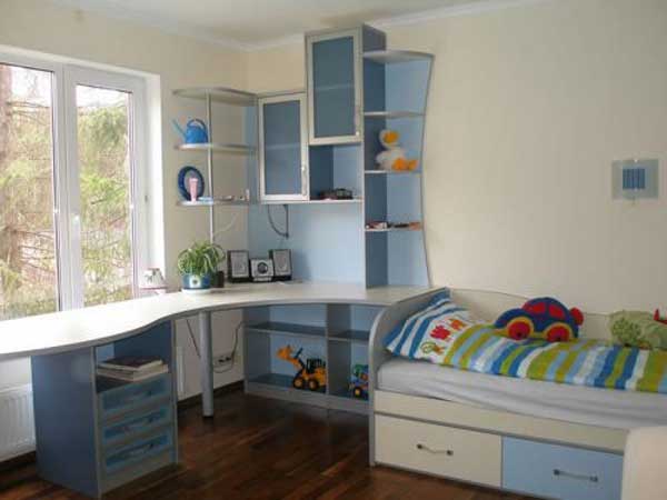 Письменный стол подоконник в комнате. Идея оформления Письменный стол подоконник в комнате. Идея оформления