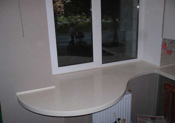 Письменный стол подоконник в комнате. Идея оформления Письменный стол подоконник в комнате. Идея оформления