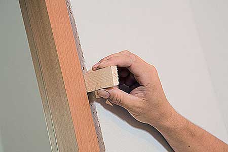 Укрепление короба межкомнатной двери