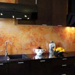 Стеклянный фартук на кухне. Фото 18