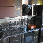 Кухонный фартук скинали в дизайне кухни. Фото 13