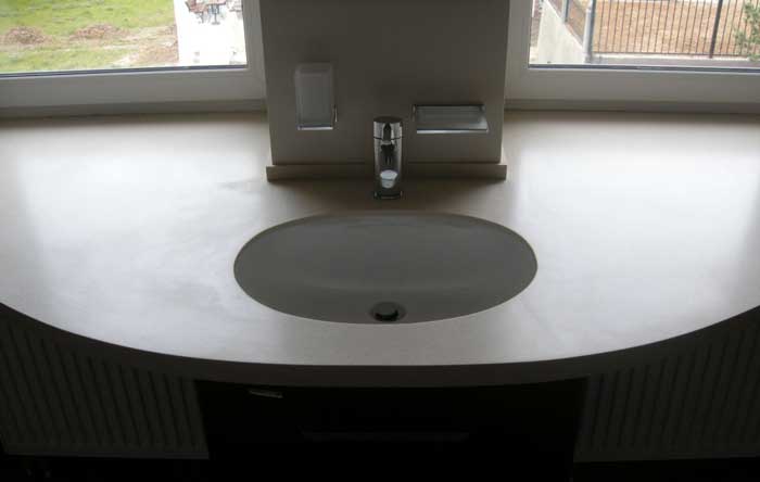 Подоконник столешница со встроенной раковиной