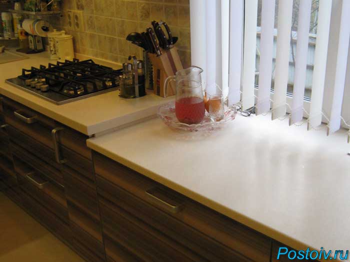 Идея подоконника столешницы на кухне