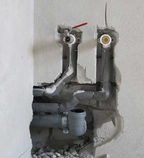 Монтаж труб в стену Монтаж труб в стену