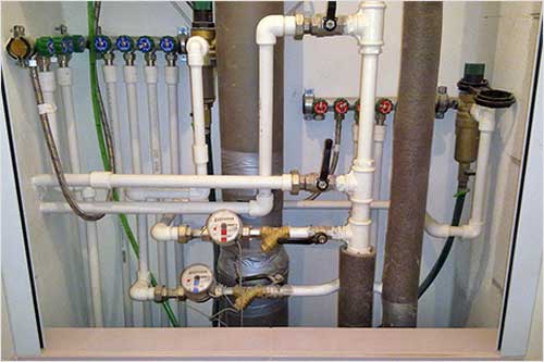 Пластиковые трубы в ванной Пластиковые трубы в ванной