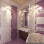 Много света в розовой ванной комнате. Фото